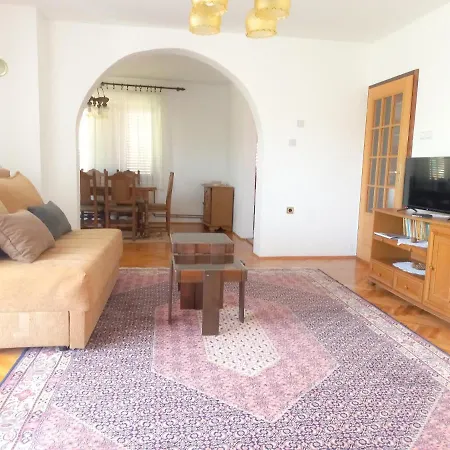 Nikola Apartment