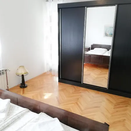 Nikola Apartment *