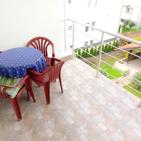 Nikola Apartment *