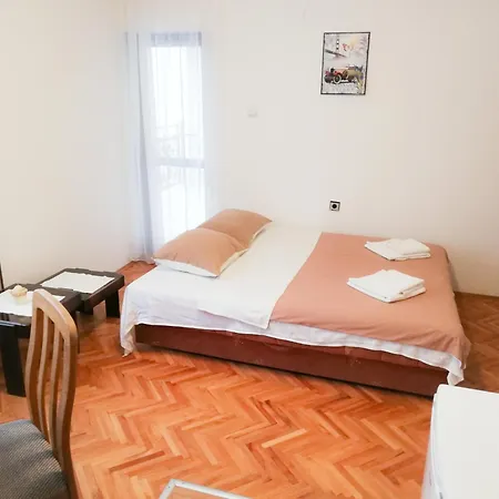 Nikola Apartament *
