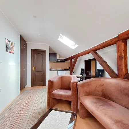 Nikola Apartment